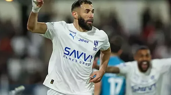 بنزيما يسجل هدفه الأول مع الهلال خلال ثلاثين دقيقة أمام الأخدود – يلا شوت