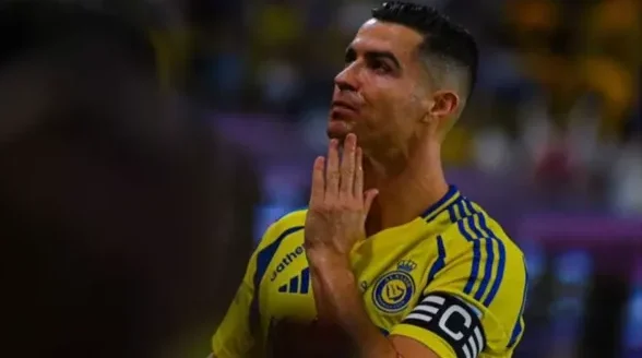 تصاعد أزمة نادي النصر بعد مغادرة كريستيانو رونالدو مجموعة اللاعبين على واتساب