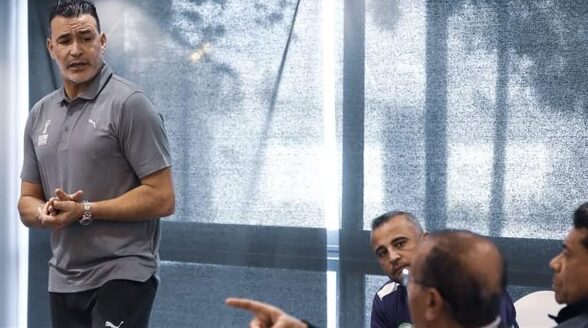 عصام الحضري يلقي محاضرة فنية لمدربي الرخصة أ الأفريقية – يلا شوت